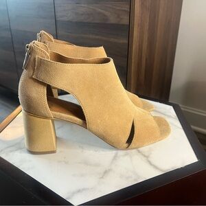 Donald Pliner Perra Sandal camel US 10